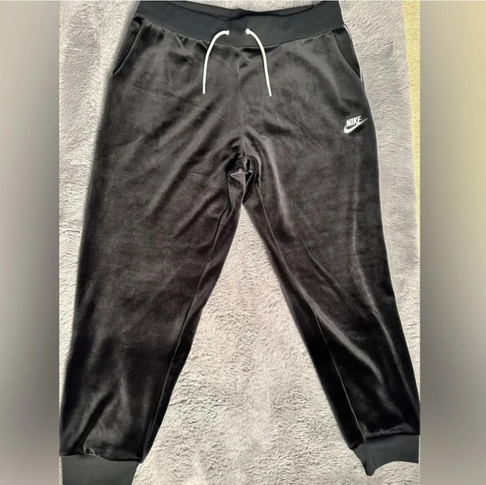 NWT Women's Nike Velour Joggers - Picture 2 of 9